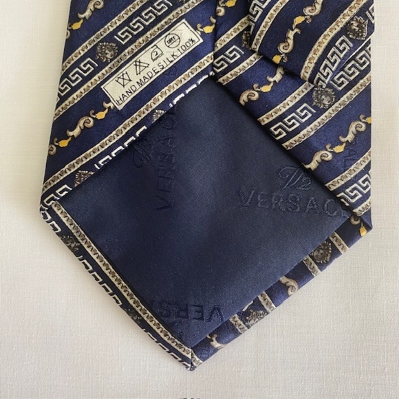 VERSACE Classic V2 Multicolor Print 100% Silk Neck Tie - Picture 7 of 7